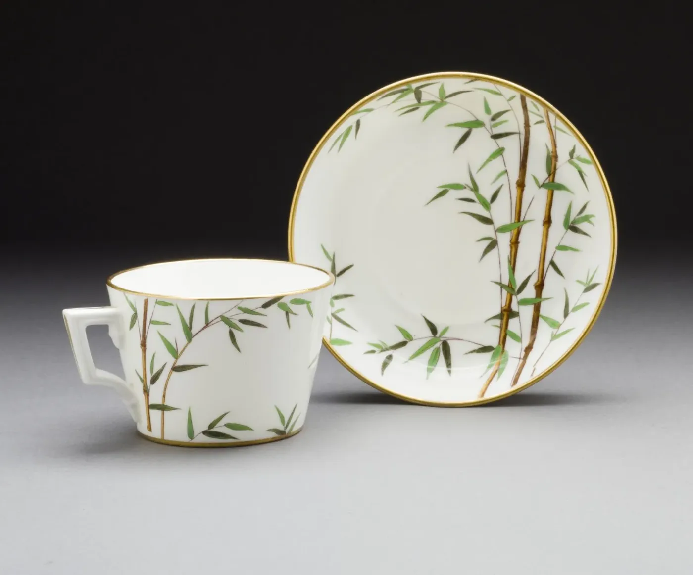 Tasse à thé en porcelaine blanche à motif de bambou, avec sa soucoupe